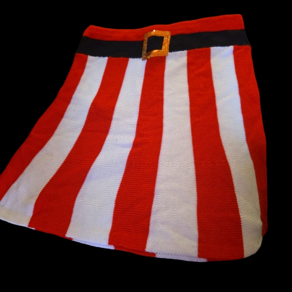 Women knitted christmas skirt